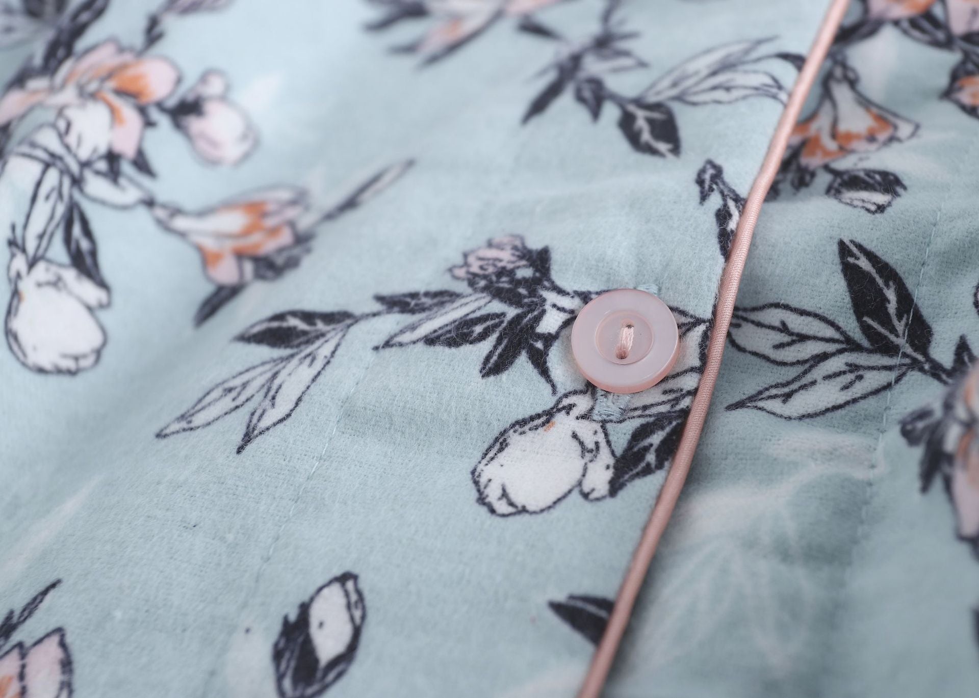 Pijama Jardins Americano – Floral Elegance
