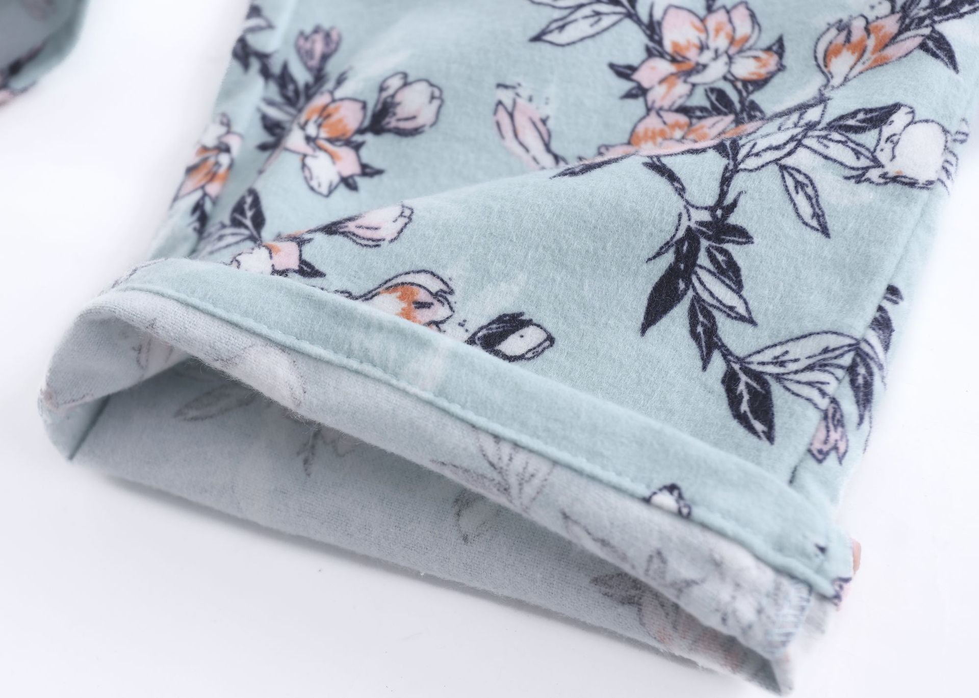 Pijama Jardins Americano – Floral Elegance