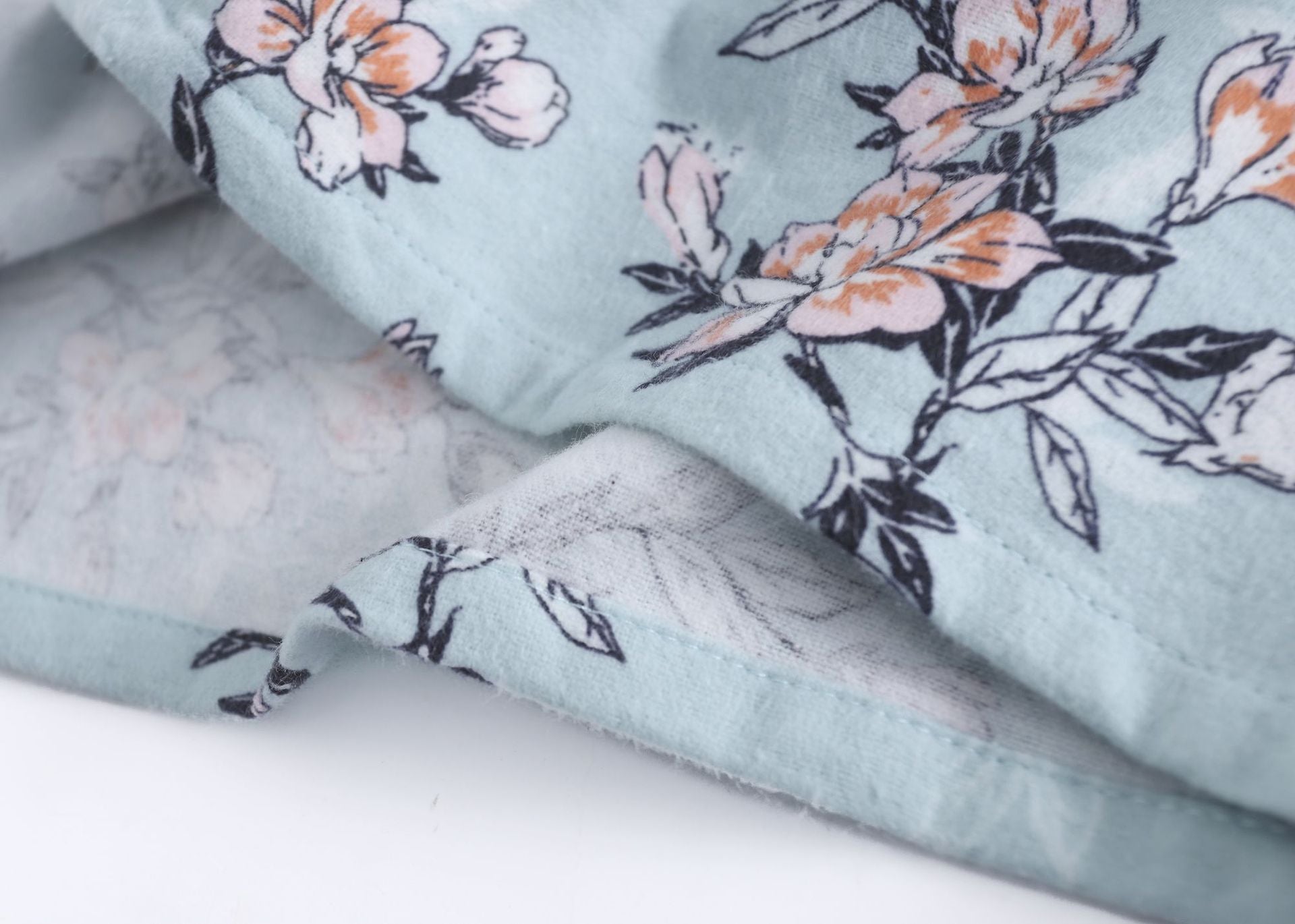 Pijama Jardins Americano – Floral Elegance
