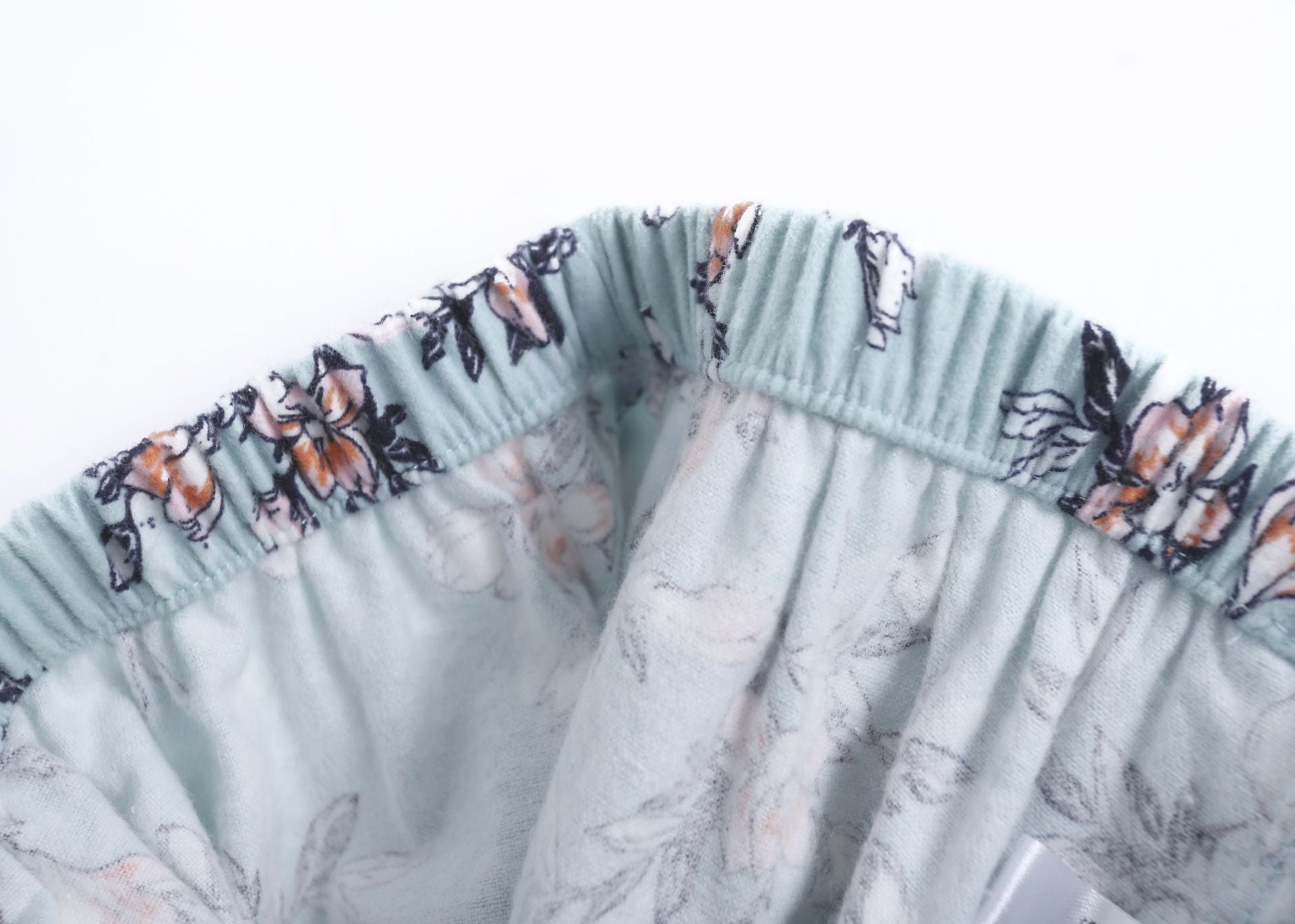 Pijama Jardins Americano – Floral Elegance