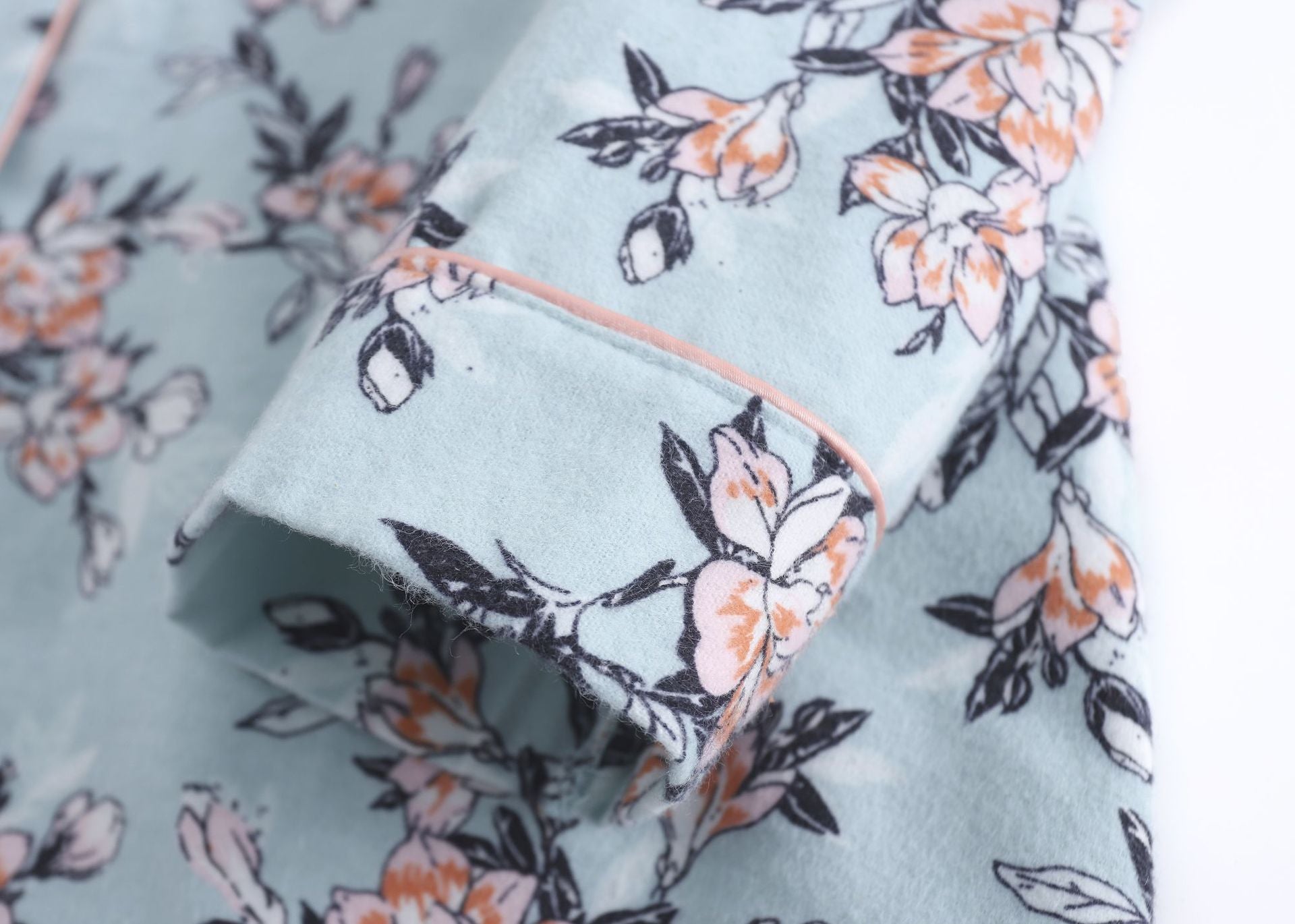 Pijama Jardins Americano – Floral Elegance